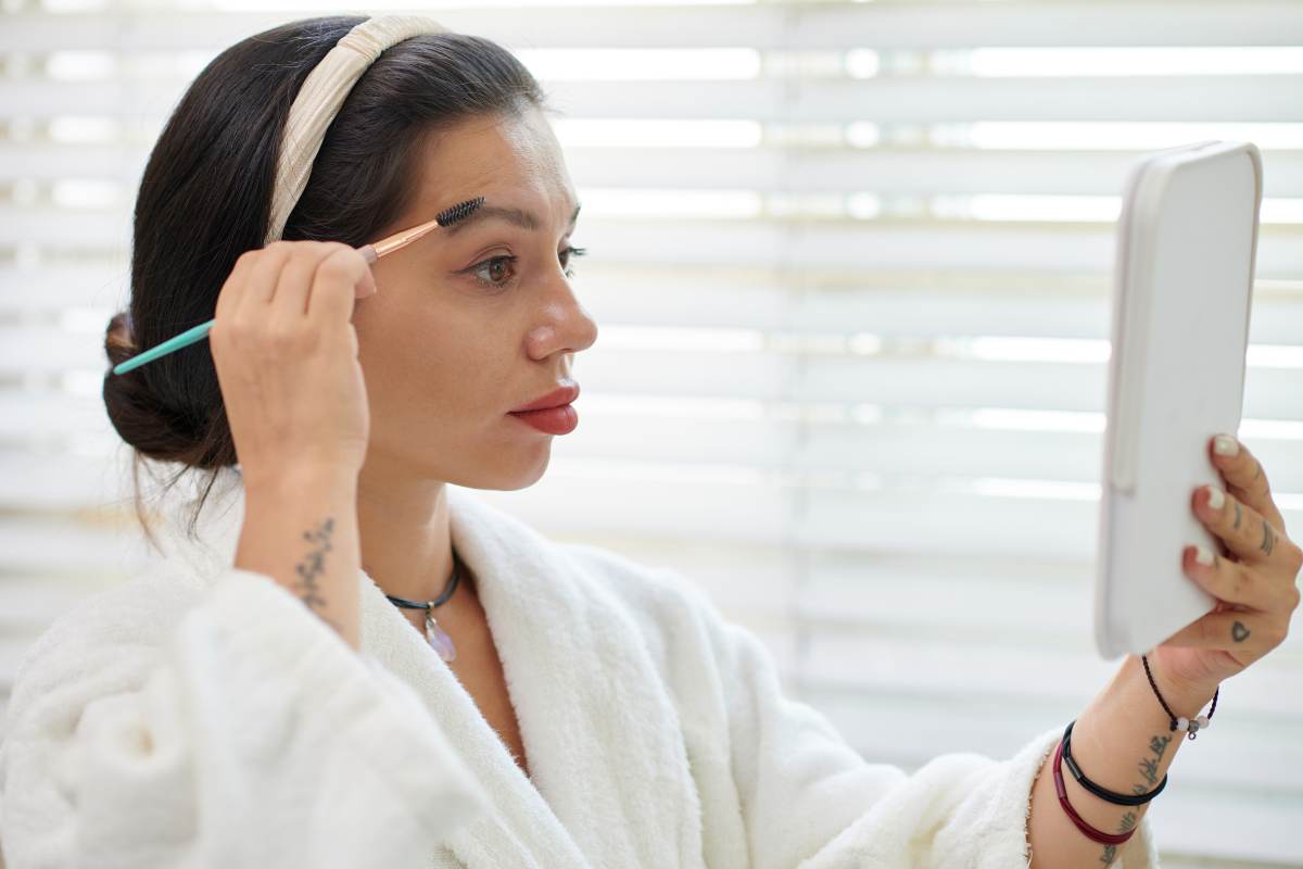 sopracciglia folte trucchi