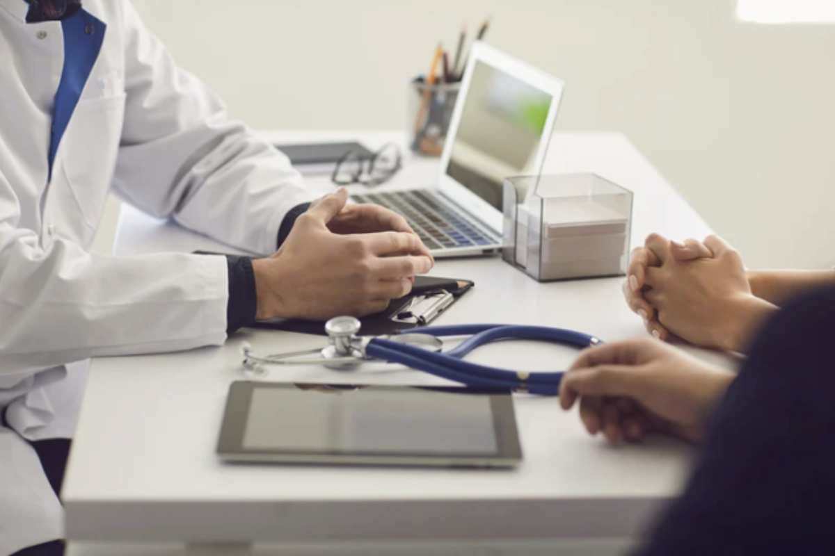 Le pentole antiaderenti sono spesso ritenute sicure, ma la realtà è ben diversa. Il rivestimento in Teflon rilascia sostanze chimiche tossiche